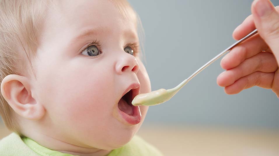 Do’s and Don’ts Of Introducing Solid Foods To Babies